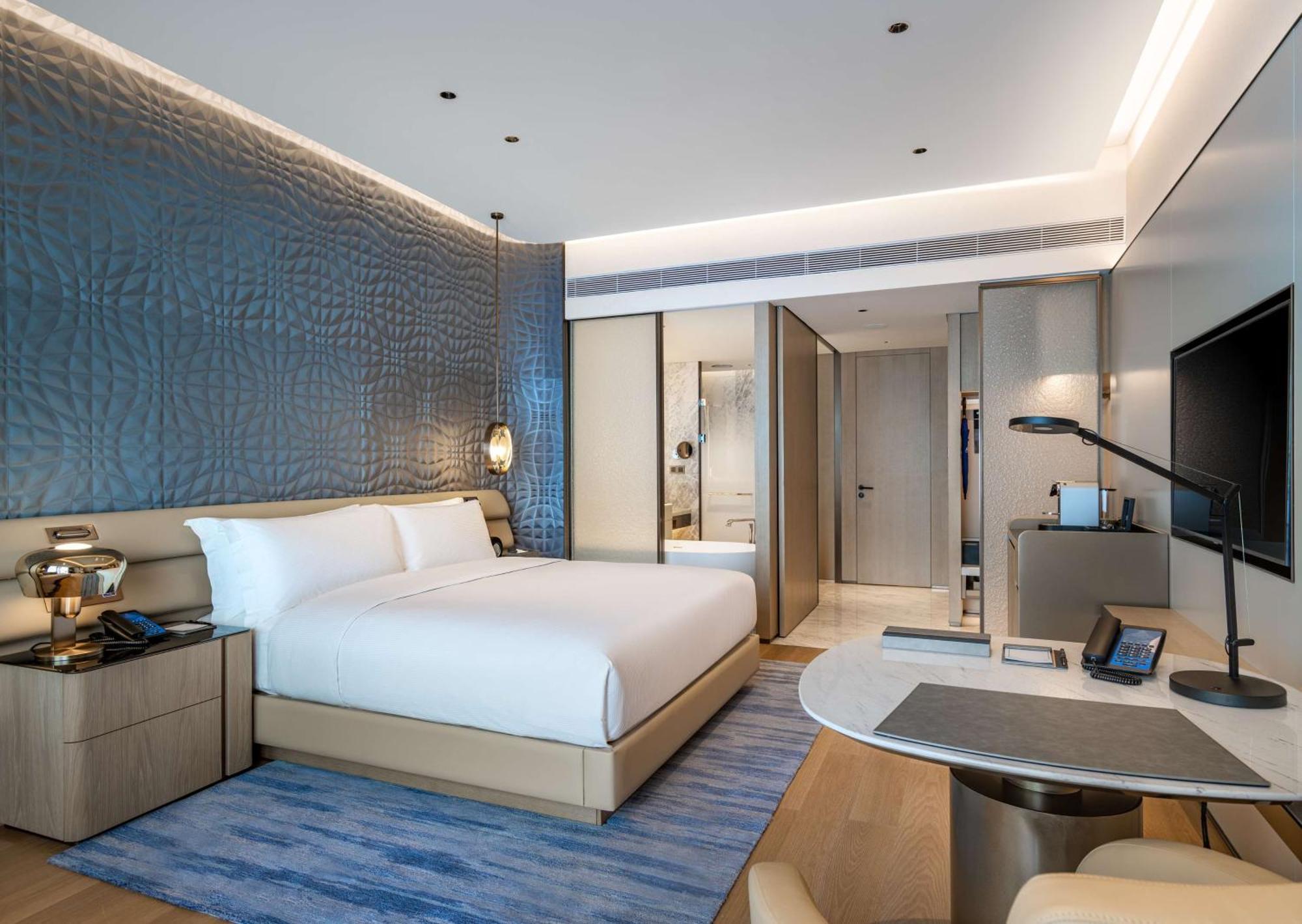 Hilton Shenzhen World Exhibition & Convention Center - Only 5 Minutes' Walk To Wecc Hotel Exterior photo