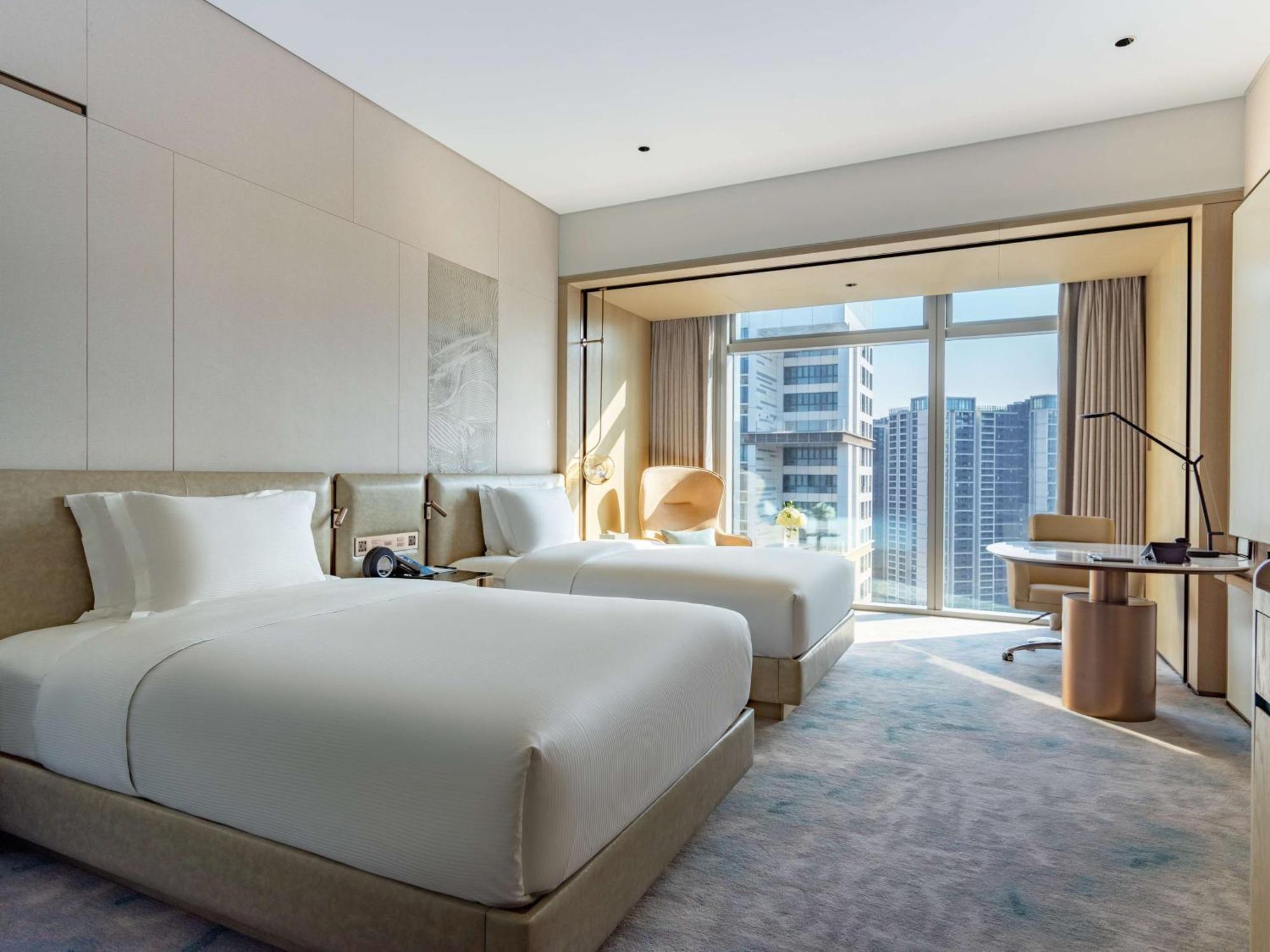 Hilton Shenzhen World Exhibition & Convention Center - Only 5 Minutes' Walk To Wecc Hotel Exterior photo