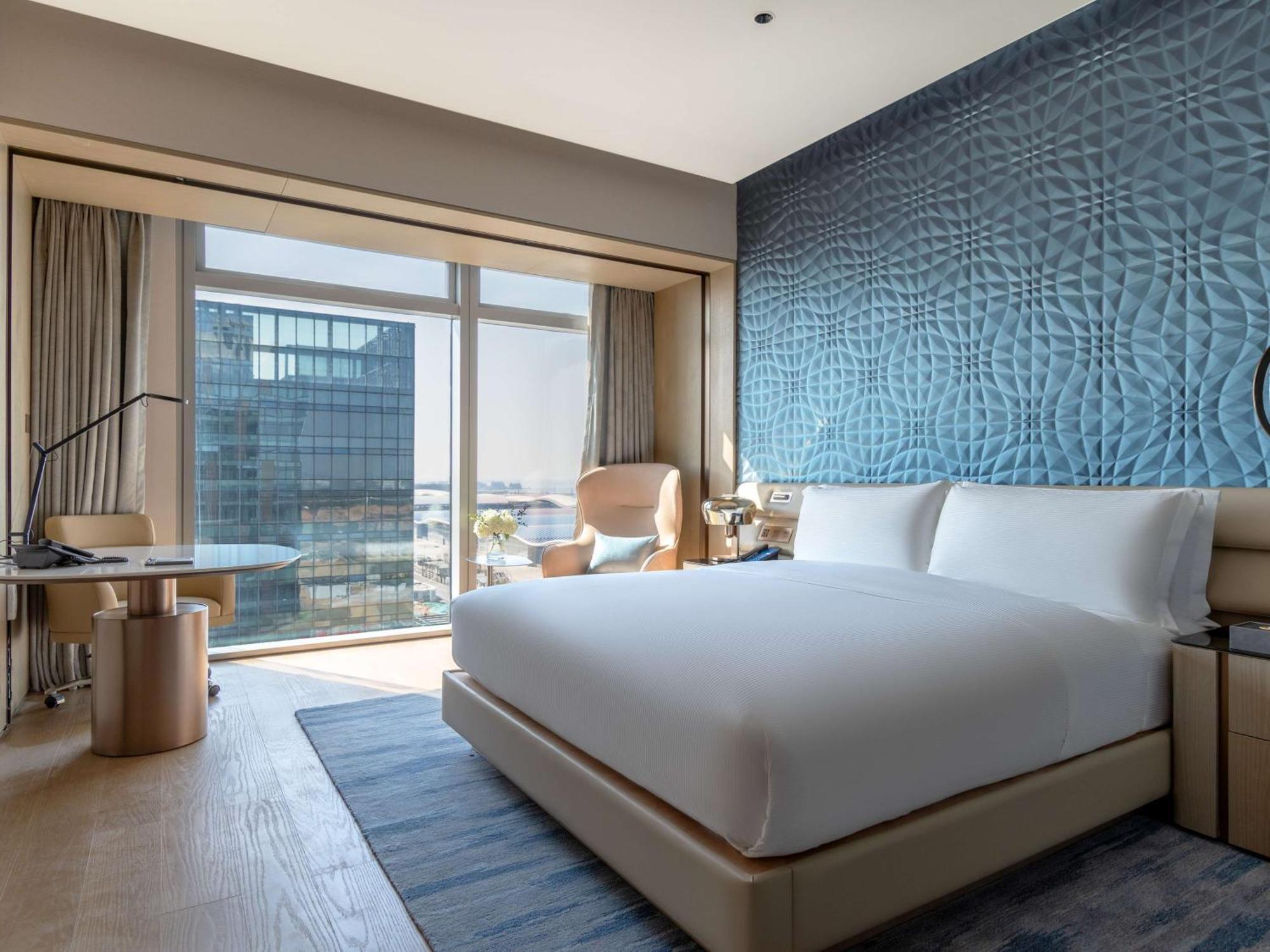 Hilton Shenzhen World Exhibition & Convention Center - Only 5 Minutes' Walk To Wecc Hotel Exterior photo